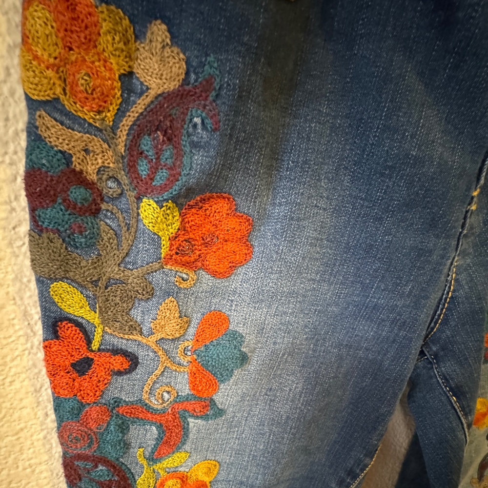 Fabulous Flared Embroidered Jeans - Picture 4 of 7